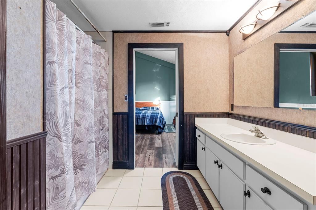 待售: $385,000 (2 贝兹, 2 浴室, 1365 平方英尺)