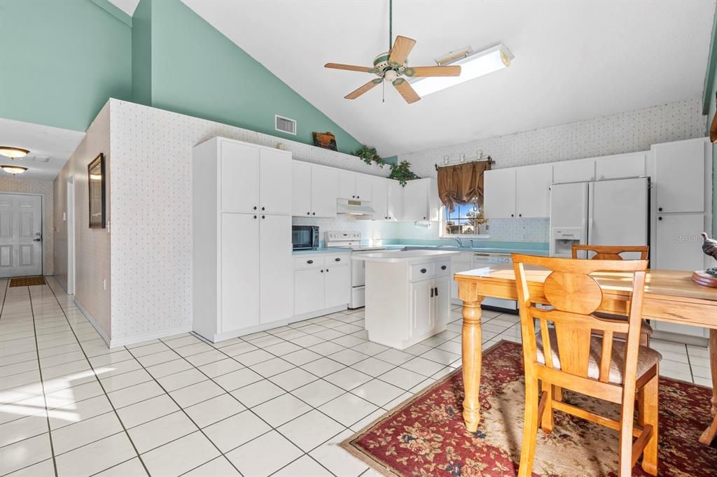 待售: $385,000 (2 贝兹, 2 浴室, 1365 平方英尺)