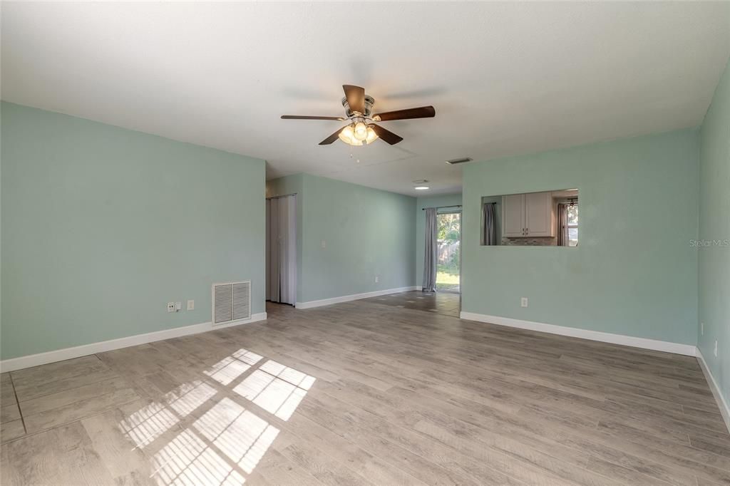 Activo con contrato: $230,000 (3 camas, 2 baños, 1134 Pies cuadrados)