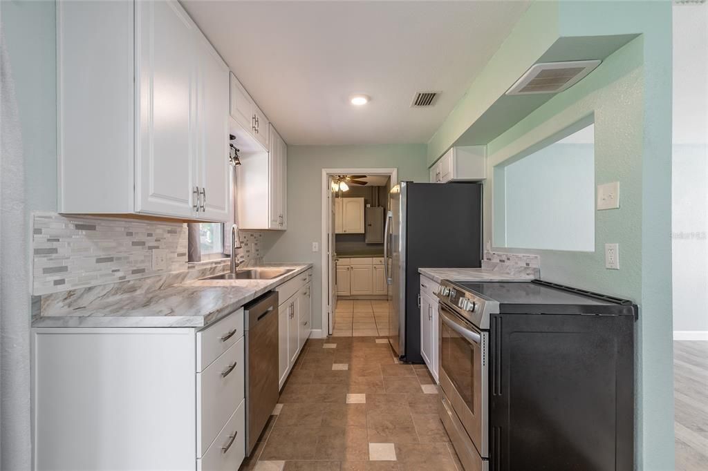 Activo con contrato: $230,000 (3 camas, 2 baños, 1134 Pies cuadrados)