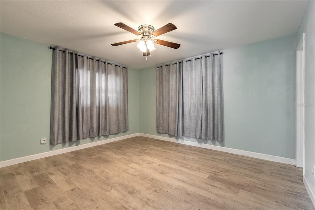 Activo con contrato: $230,000 (3 camas, 2 baños, 1134 Pies cuadrados)