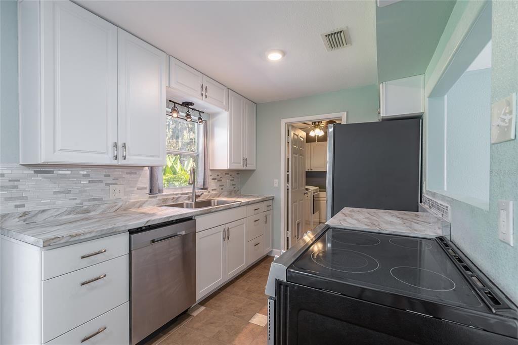 Activo con contrato: $230,000 (3 camas, 2 baños, 1134 Pies cuadrados)