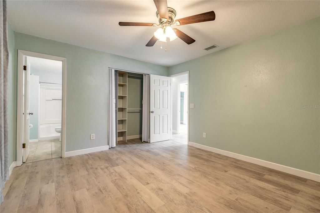 Activo con contrato: $230,000 (3 camas, 2 baños, 1134 Pies cuadrados)