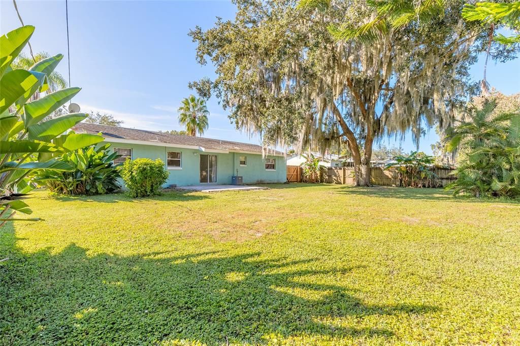 Activo con contrato: $230,000 (3 camas, 2 baños, 1134 Pies cuadrados)