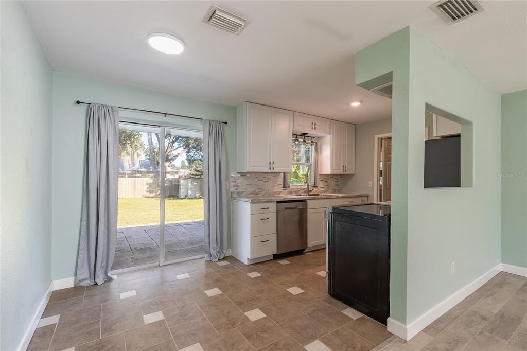 Activo con contrato: $230,000 (3 camas, 2 baños, 1134 Pies cuadrados)