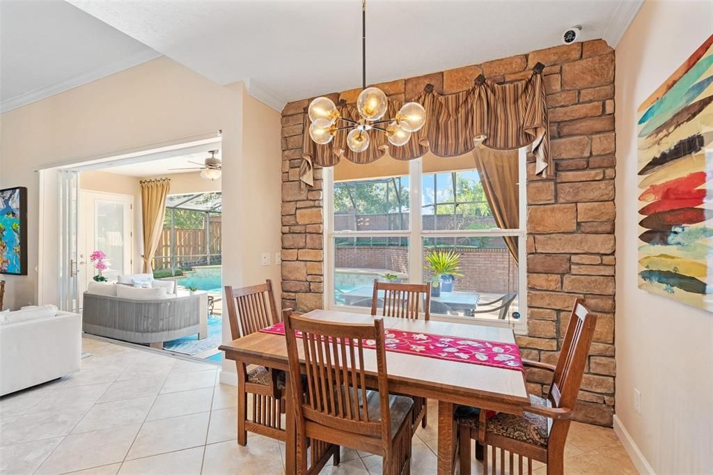 Под контрактом: $635,000 (3 спален, 2 ванн, 2713 Квадратных фут)