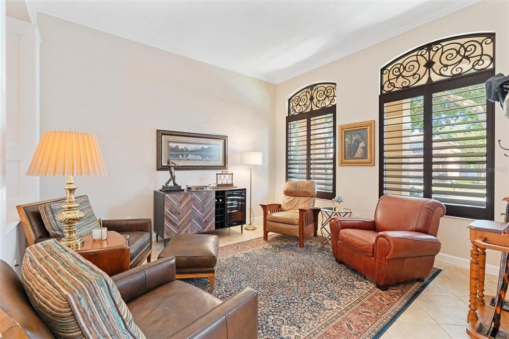 Под контрактом: $635,000 (3 спален, 2 ванн, 2713 Квадратных фут)