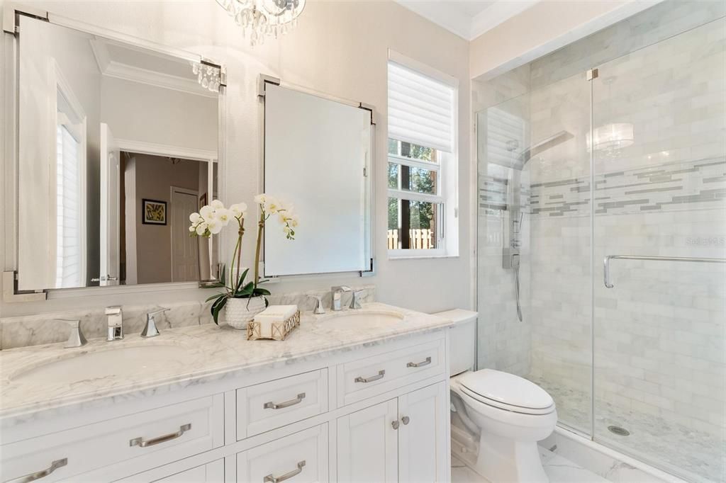 Под контрактом: $635,000 (3 спален, 2 ванн, 2713 Квадратных фут)