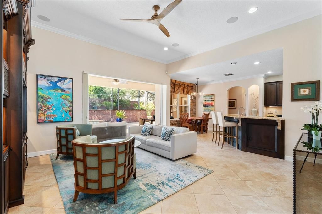 Под контрактом: $635,000 (3 спален, 2 ванн, 2713 Квадратных фут)