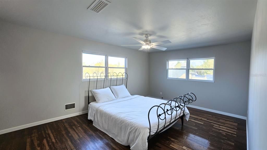 For Sale: $499,900 (3 beds, 2 baths, 1664 Square Feet)