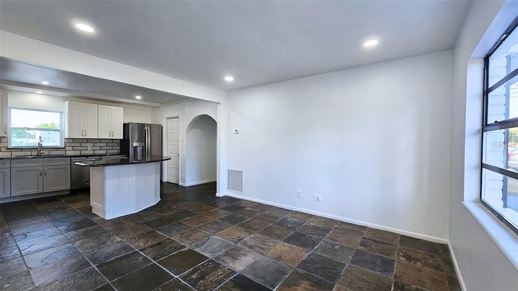 For Sale: $499,900 (3 beds, 2 baths, 1664 Square Feet)