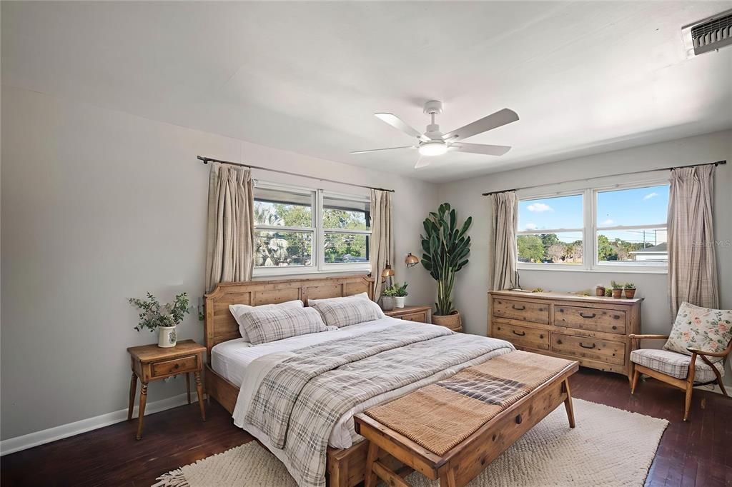 For Sale: $499,900 (3 beds, 2 baths, 1664 Square Feet)