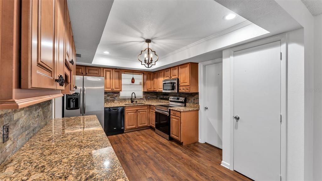 For Sale: $265,000 (3 beds, 2 baths, 1783 Square Feet)