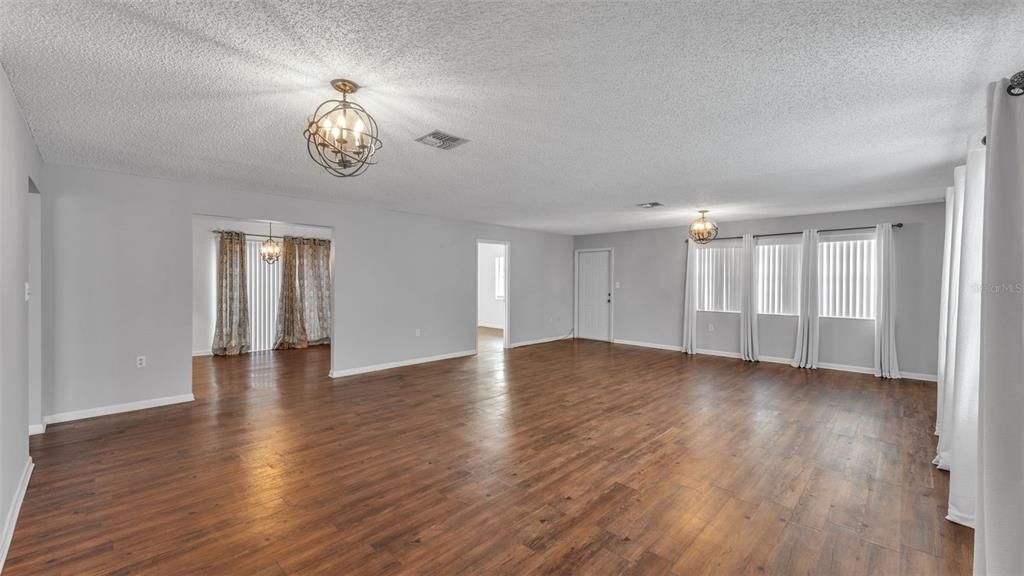 For Sale: $265,000 (3 beds, 2 baths, 1783 Square Feet)