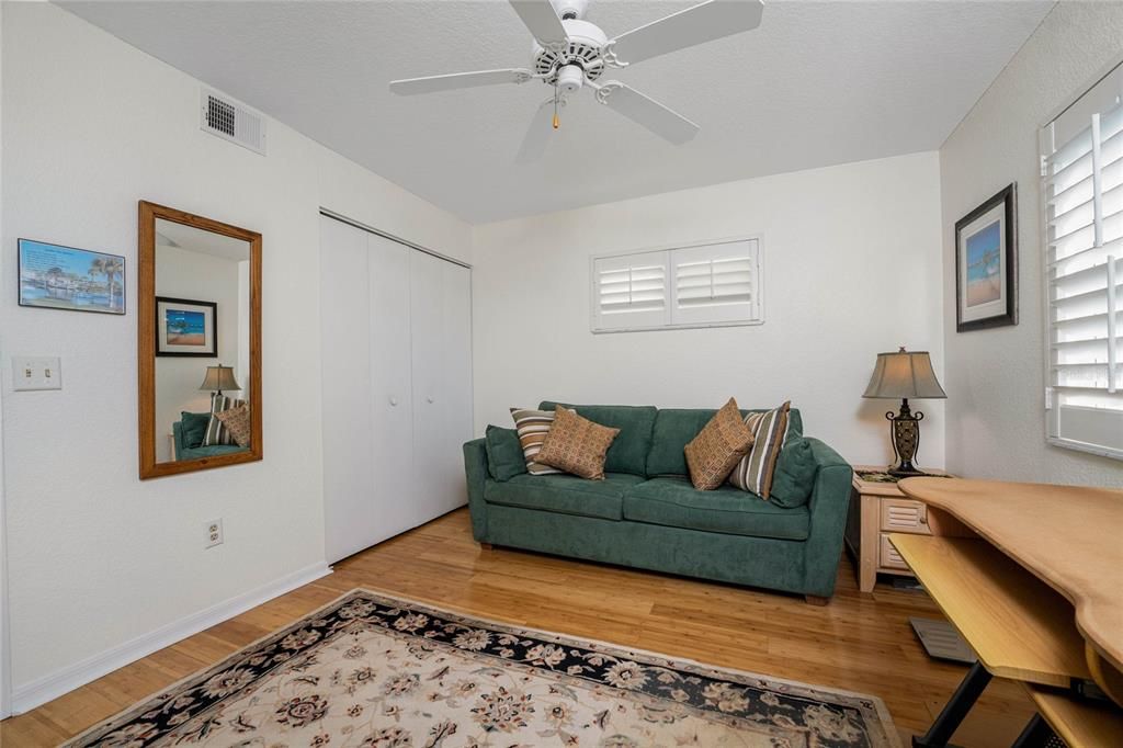 For Sale: $169,900 (2 beds, 2 baths, 933 Square Feet)