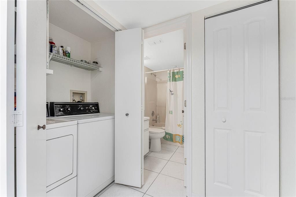 For Sale: $169,900 (2 beds, 2 baths, 933 Square Feet)