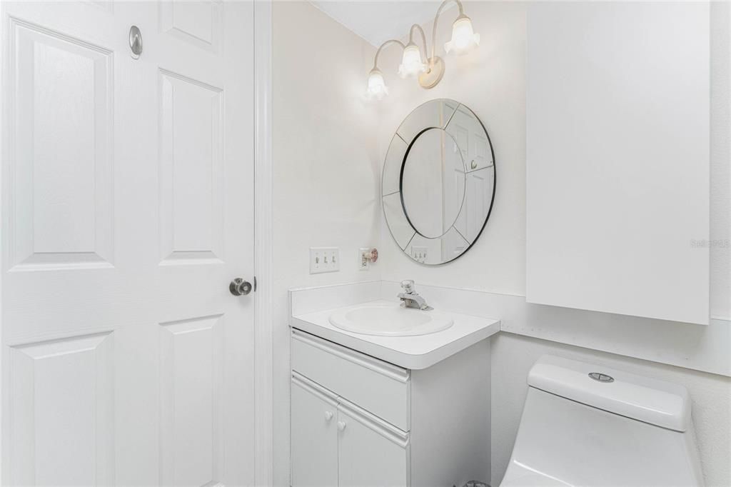 For Sale: $169,900 (2 beds, 2 baths, 933 Square Feet)