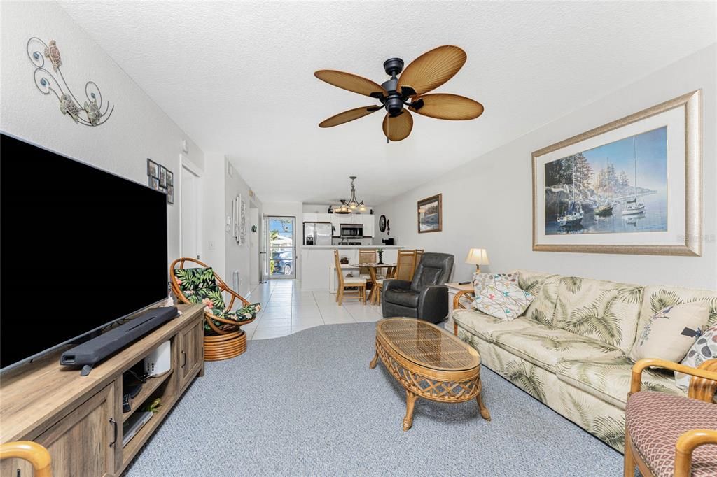 For Sale: $169,900 (2 beds, 2 baths, 933 Square Feet)