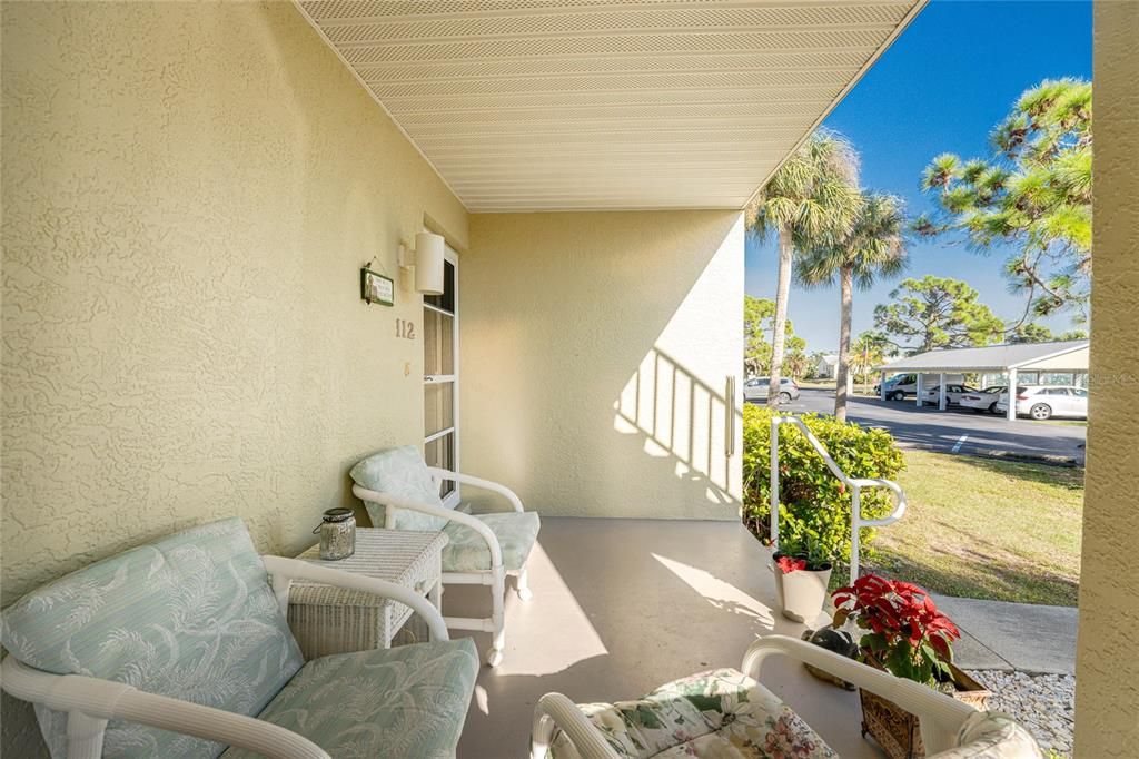 For Sale: $169,900 (2 beds, 2 baths, 933 Square Feet)