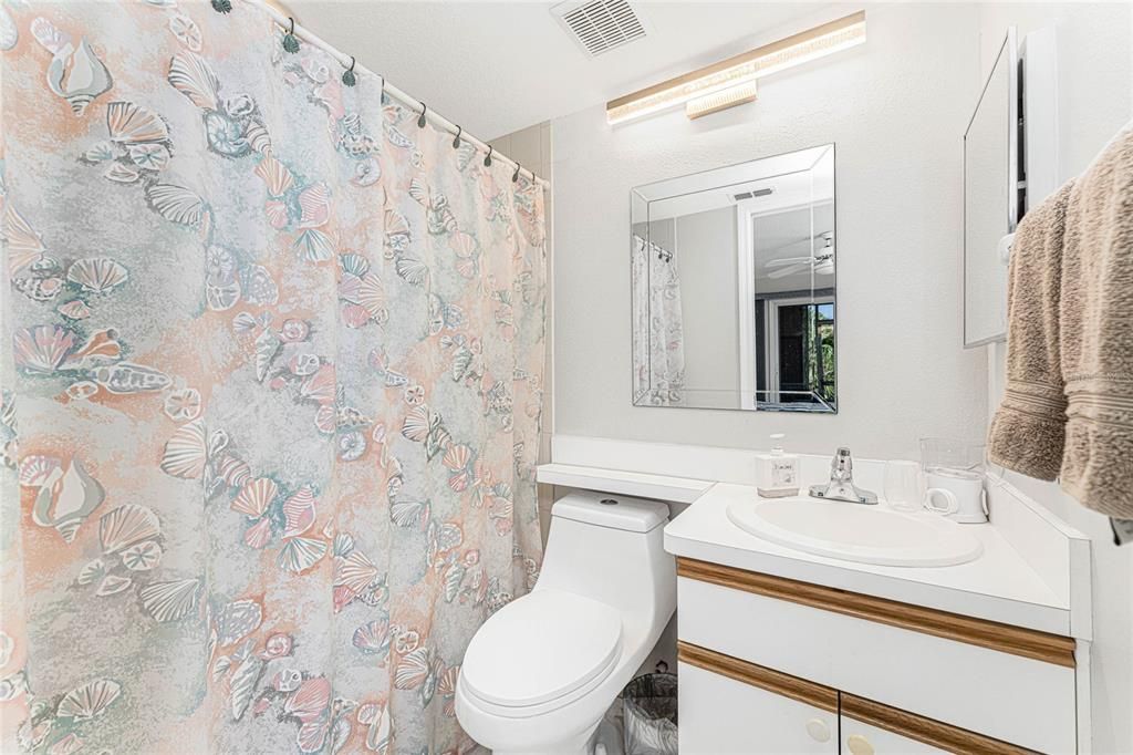 For Sale: $169,900 (2 beds, 2 baths, 933 Square Feet)