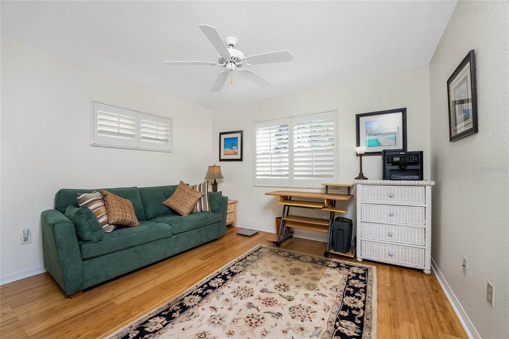 For Sale: $169,900 (2 beds, 2 baths, 933 Square Feet)