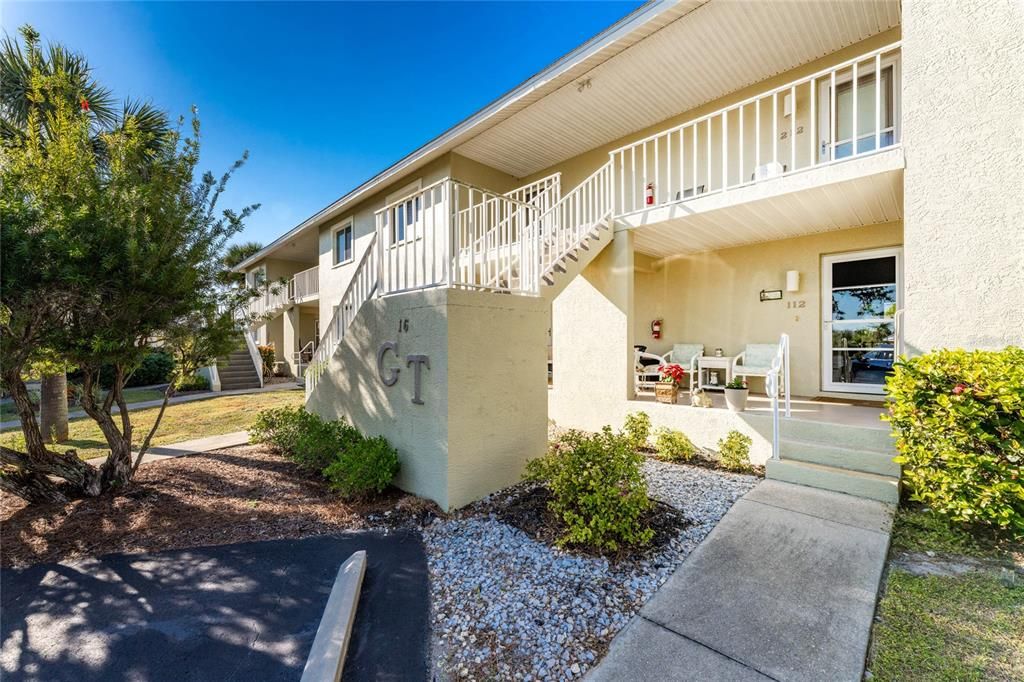 For Sale: $169,900 (2 beds, 2 baths, 933 Square Feet)