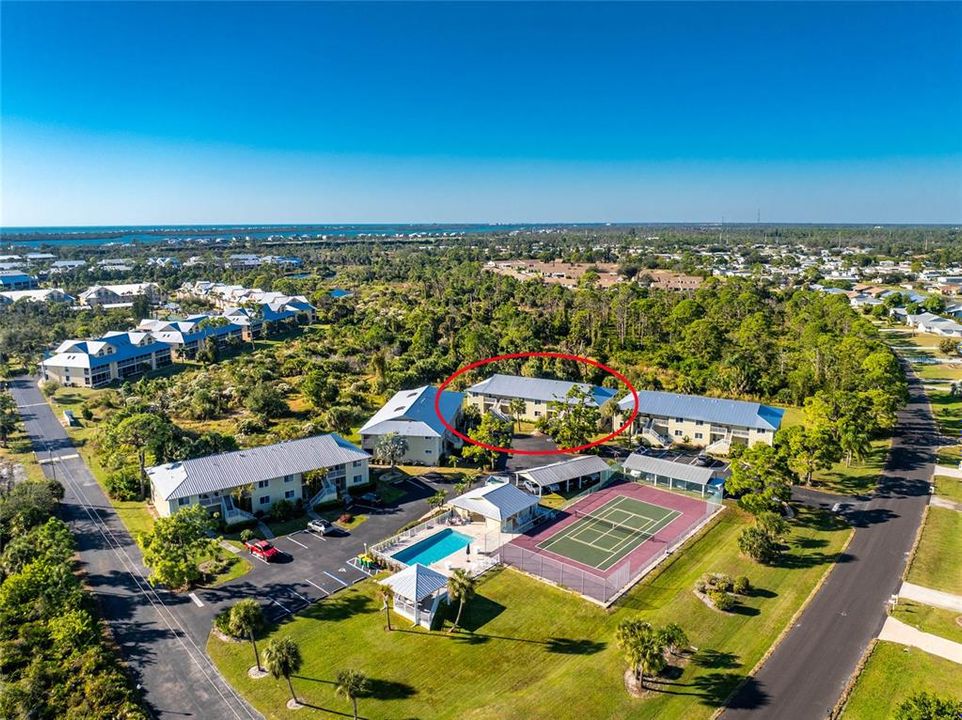 For Sale: $169,900 (2 beds, 2 baths, 933 Square Feet)