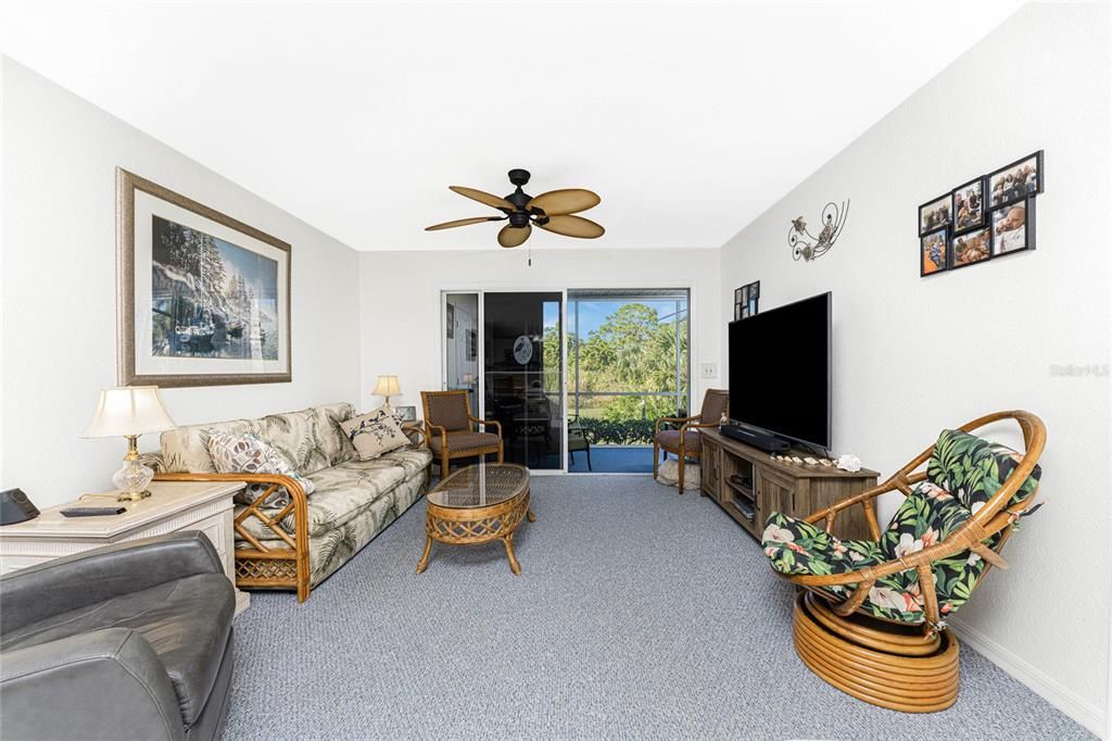 For Sale: $169,900 (2 beds, 2 baths, 933 Square Feet)