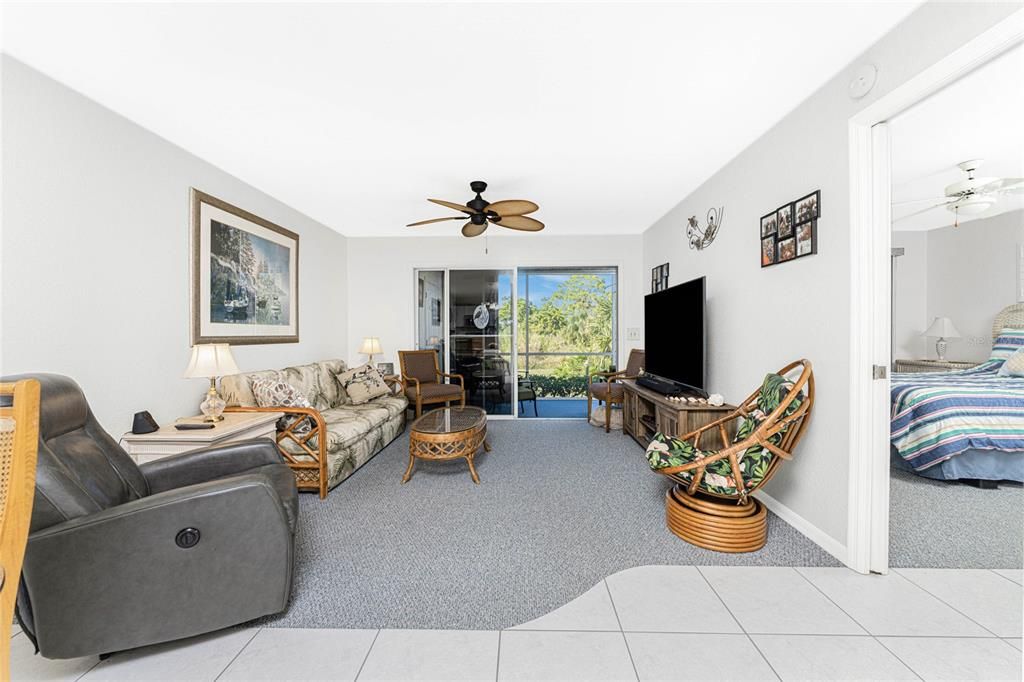 For Sale: $169,900 (2 beds, 2 baths, 933 Square Feet)