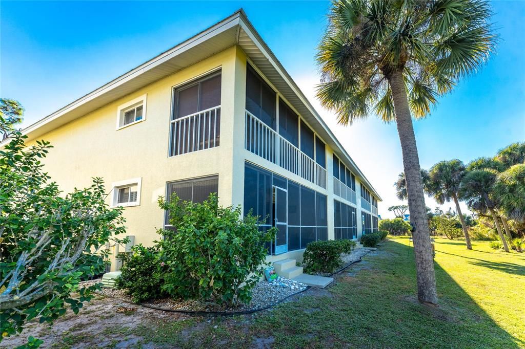 For Sale: $169,900 (2 beds, 2 baths, 933 Square Feet)