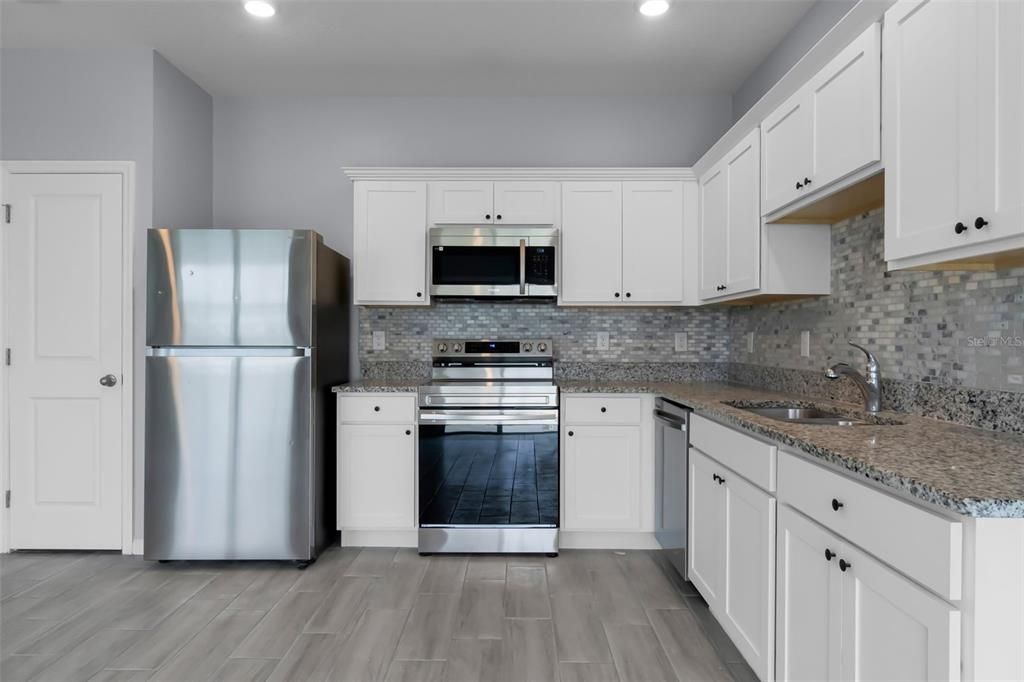 待售: $375,000 (3 贝兹, 2 浴室, 1424 平方英尺)