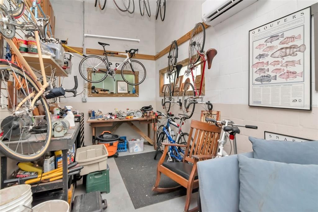 Под контрактом: $1,275,000 (3 спален, 2 ванн, 2428 Квадратных фут)