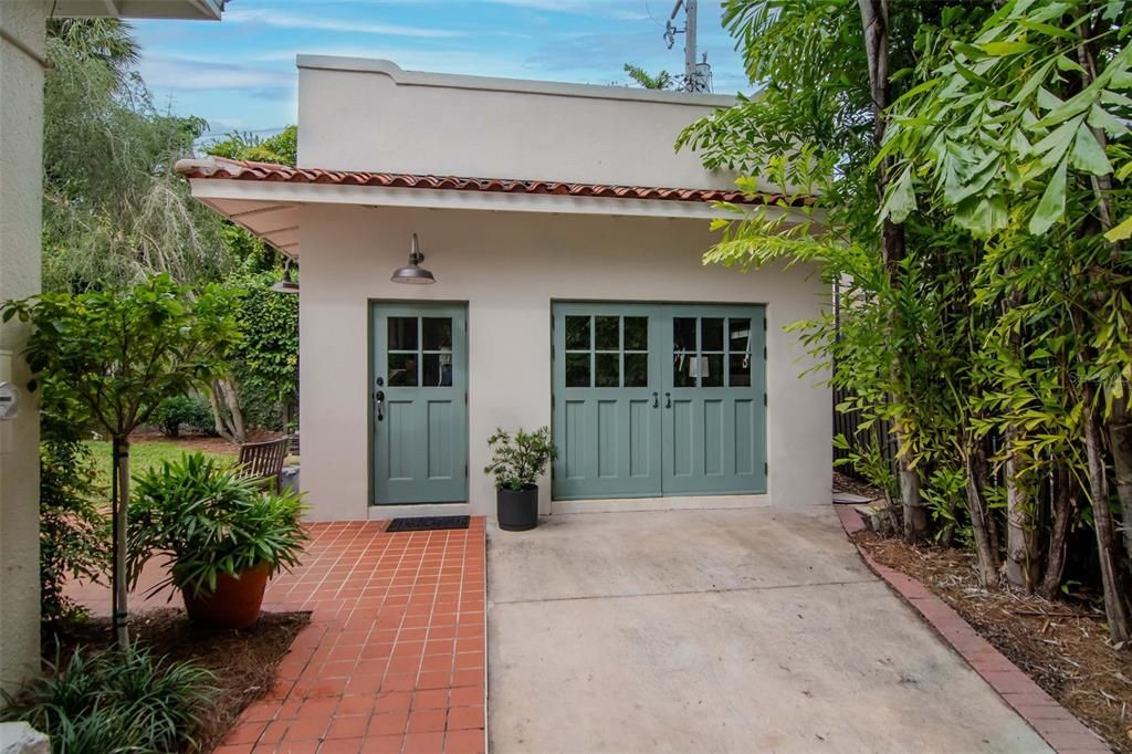 Под контрактом: $1,275,000 (3 спален, 2 ванн, 2428 Квадратных фут)