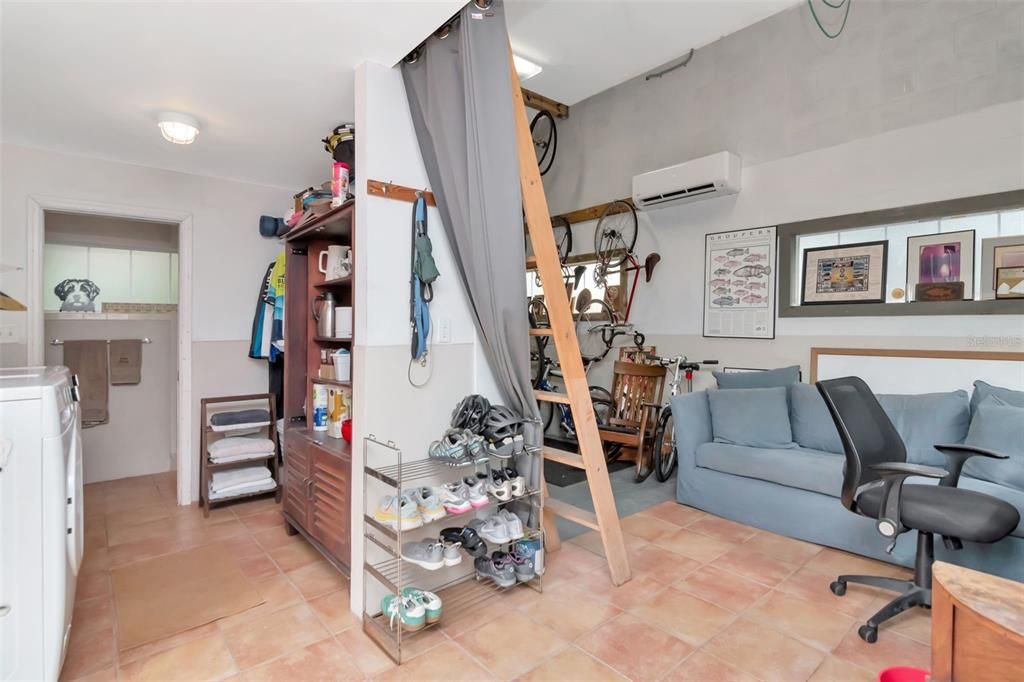 Под контрактом: $1,275,000 (3 спален, 2 ванн, 2428 Квадратных фут)