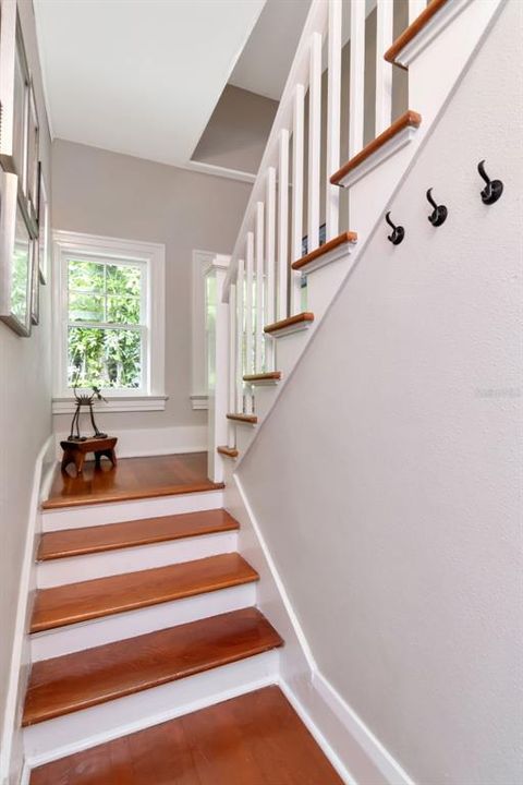 Под контрактом: $1,275,000 (3 спален, 2 ванн, 2428 Квадратных фут)