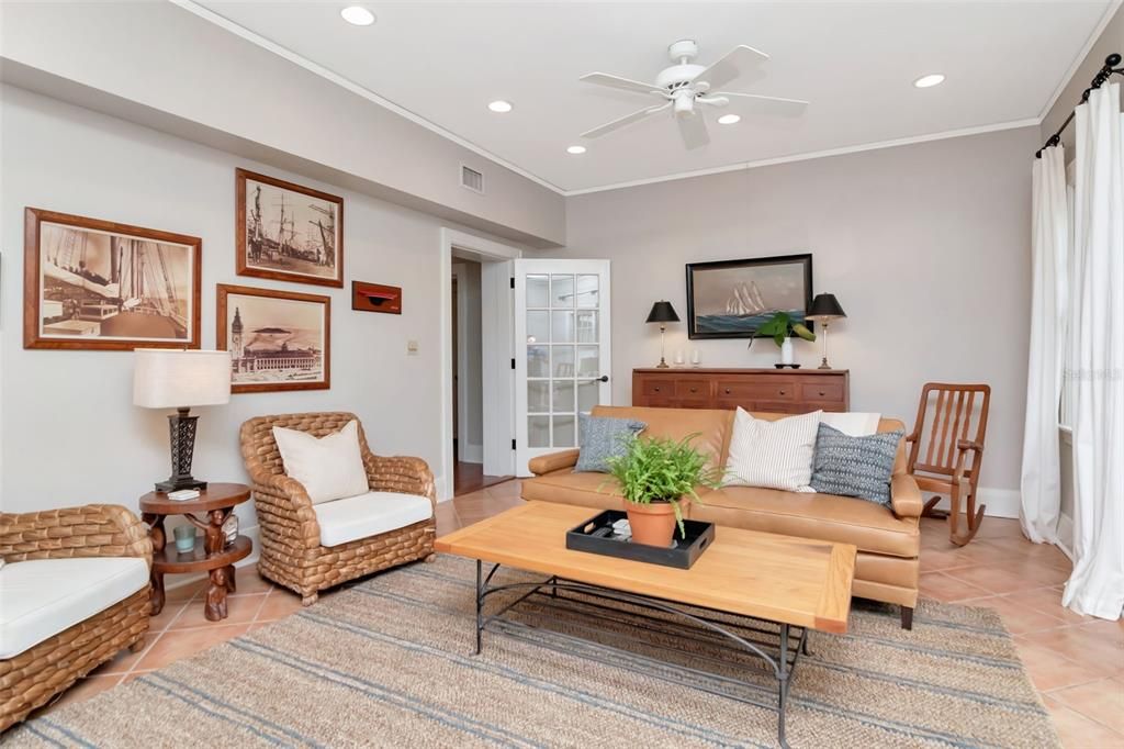 Под контрактом: $1,275,000 (3 спален, 2 ванн, 2428 Квадратных фут)