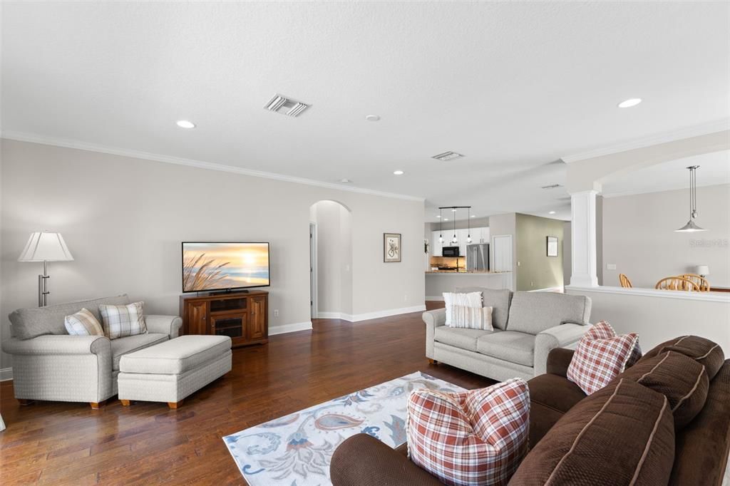 Active With Contract: $365,000 (3 beds, 2 baths, 2118 Square Feet)