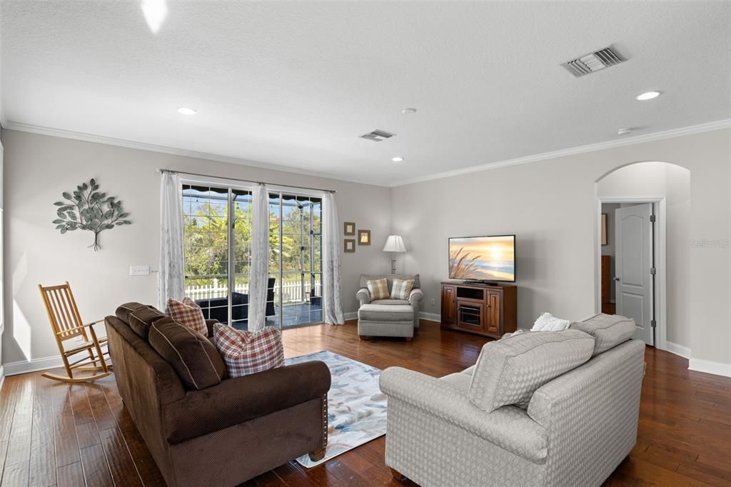 Active With Contract: $365,000 (3 beds, 2 baths, 2118 Square Feet)