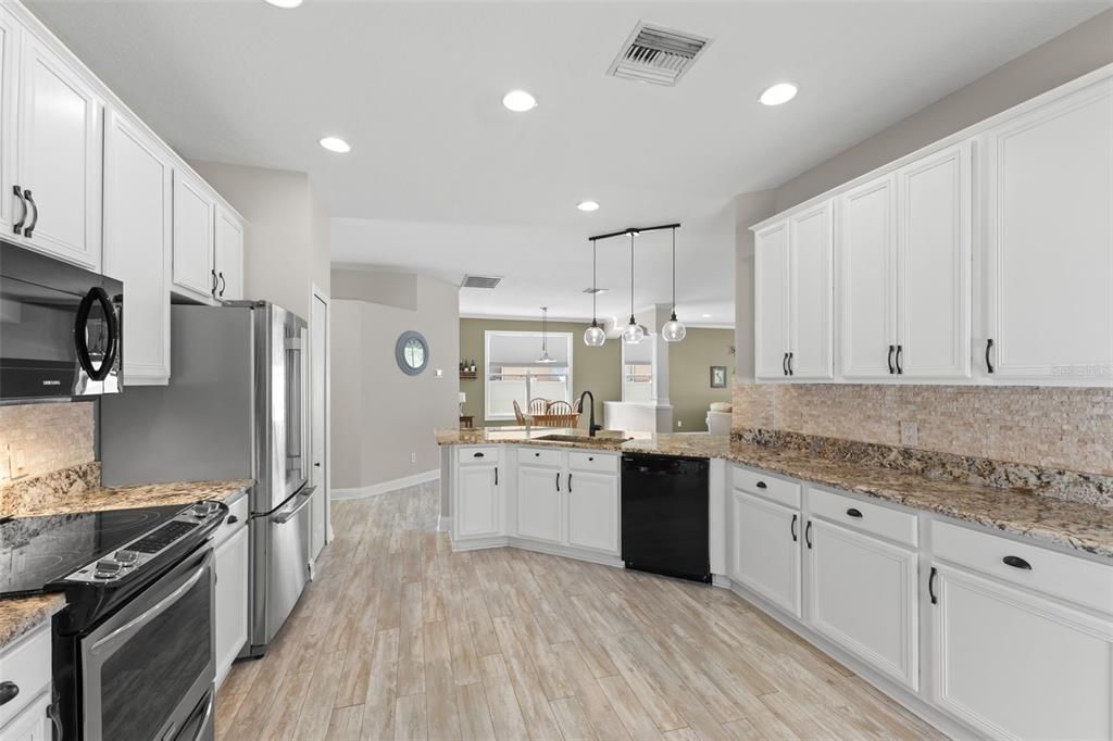 Active With Contract: $365,000 (3 beds, 2 baths, 2118 Square Feet)