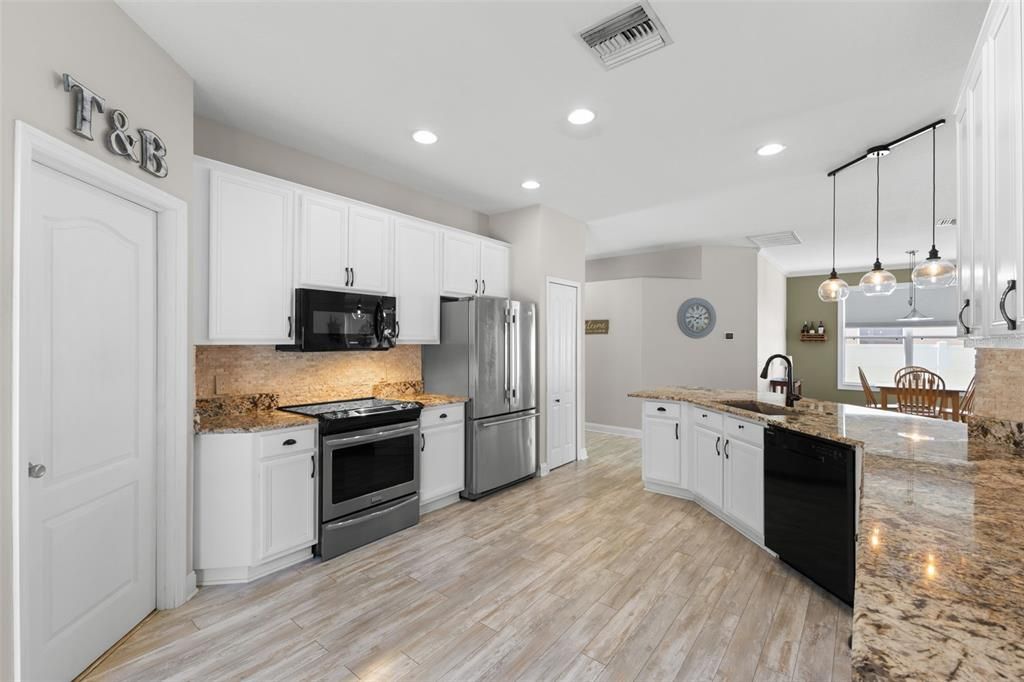 Active With Contract: $365,000 (3 beds, 2 baths, 2118 Square Feet)