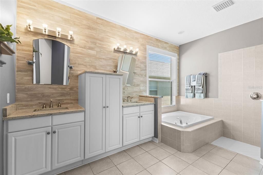 Active With Contract: $365,000 (3 beds, 2 baths, 2118 Square Feet)