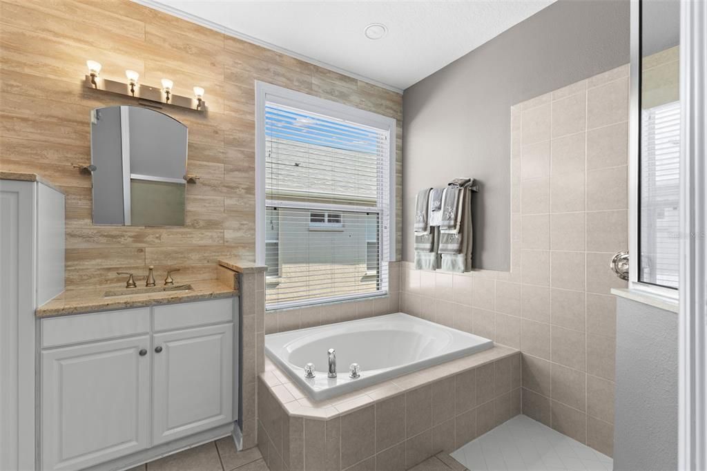 Active With Contract: $365,000 (3 beds, 2 baths, 2118 Square Feet)