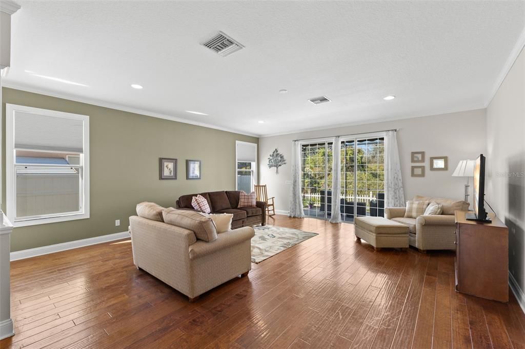 Active With Contract: $365,000 (3 beds, 2 baths, 2118 Square Feet)