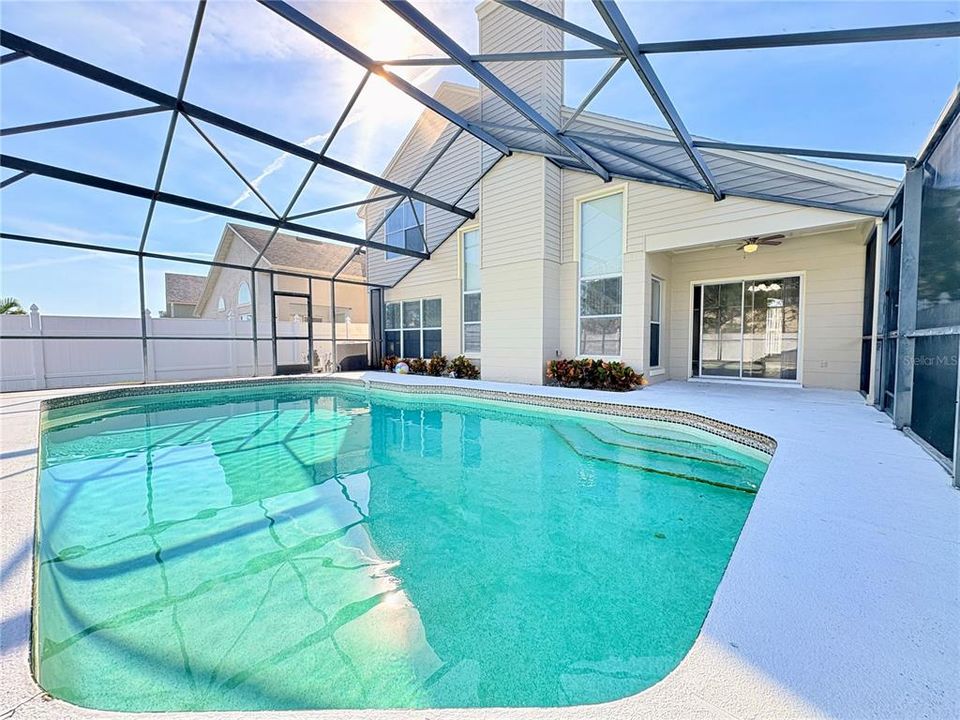 Active With Contract: $450,000 (4 beds, 2 baths, 1828 Square Feet)