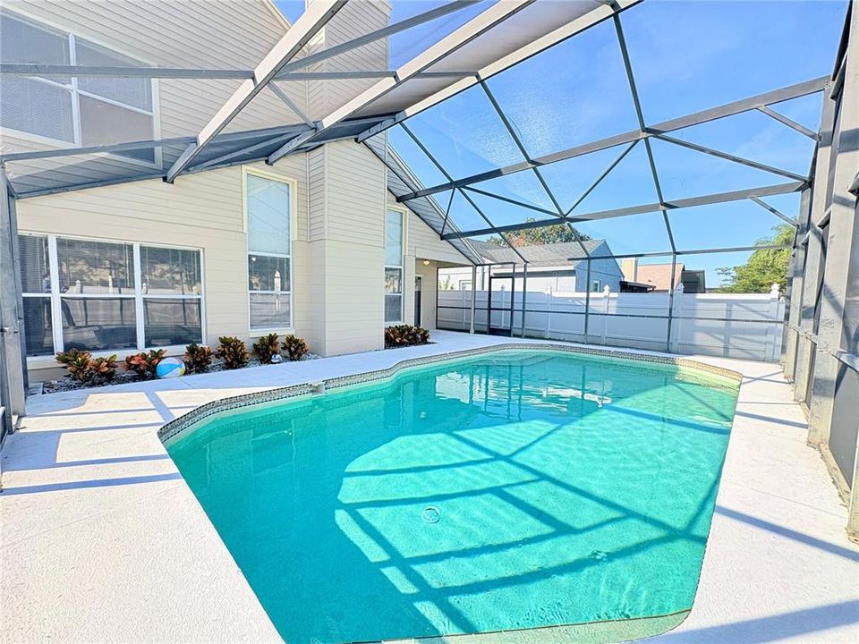 Active With Contract: $450,000 (4 beds, 2 baths, 1828 Square Feet)