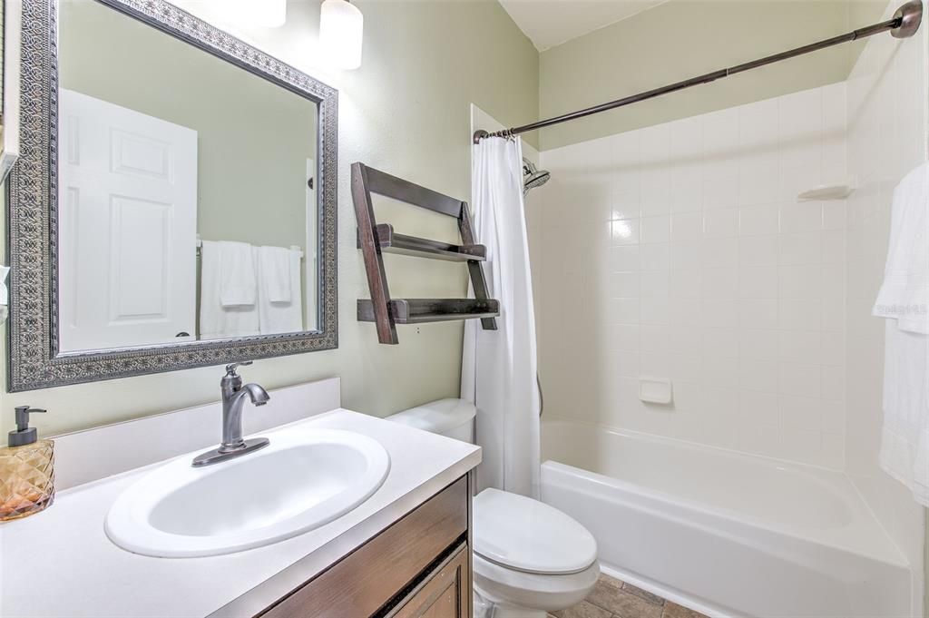 合同活跃: $525,000 (4 贝兹, 3 浴室, 2298 平方英尺)