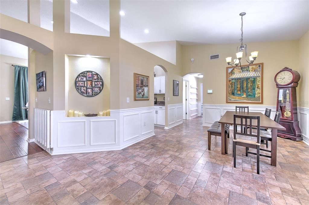 合同活跃: $525,000 (4 贝兹, 3 浴室, 2298 平方英尺)