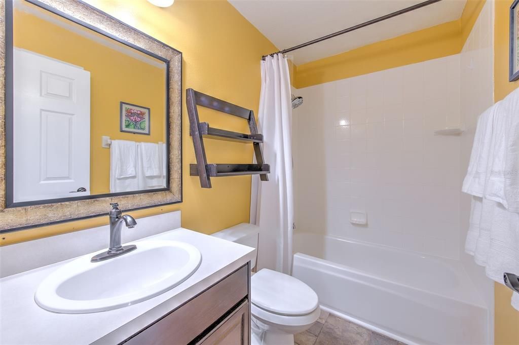 合同活跃: $525,000 (4 贝兹, 3 浴室, 2298 平方英尺)