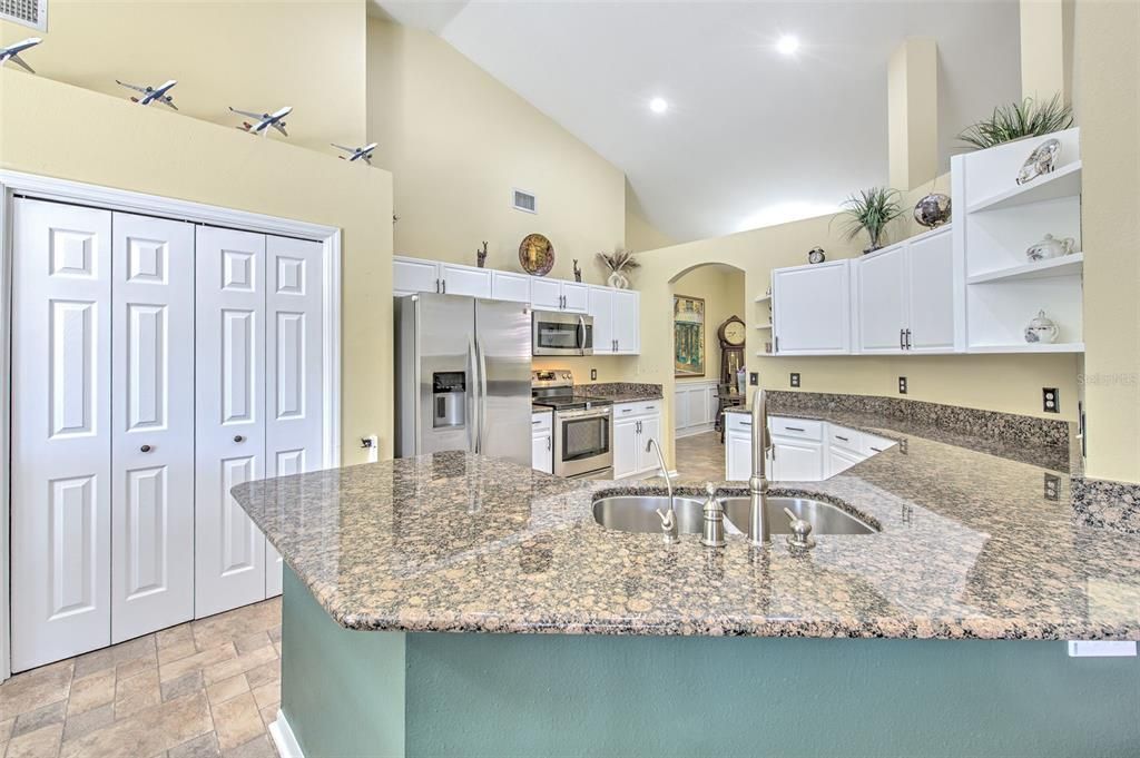 合同活跃: $525,000 (4 贝兹, 3 浴室, 2298 平方英尺)