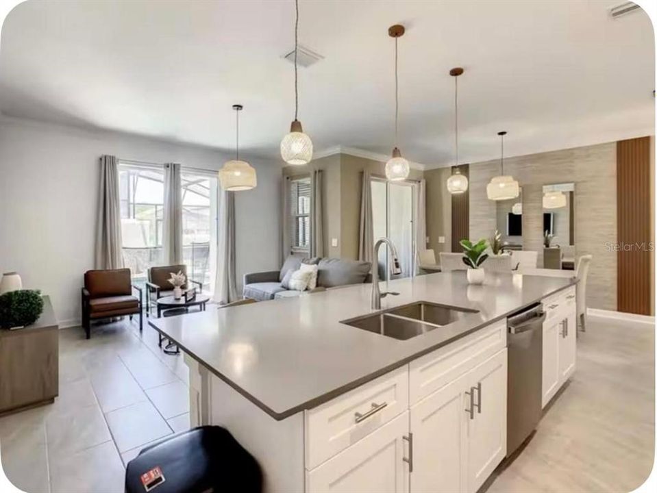 For Sale: $550,000 (4 beds, 3 baths, 1902 Square Feet)